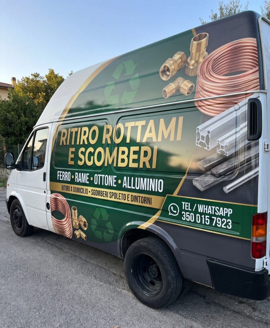 Il furgone Recycle Umbria: ritiro rottami e sgomberi, ferro, rame, ottone, alluminio